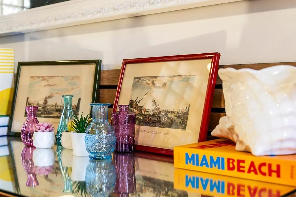 Aparthotel Appartement Artistique Pour 4 Au Coeur Du Panier Marseille