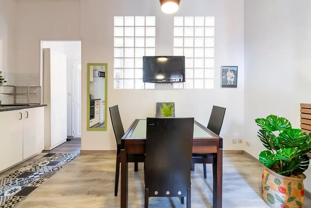 Aparthotel Appartement Artistique Pour 4 Au Coeur Du Panier Marseille