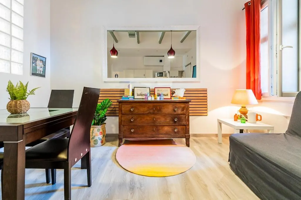 Appartement Artistique Pour 4 Au Coeur Du Panier Marseille