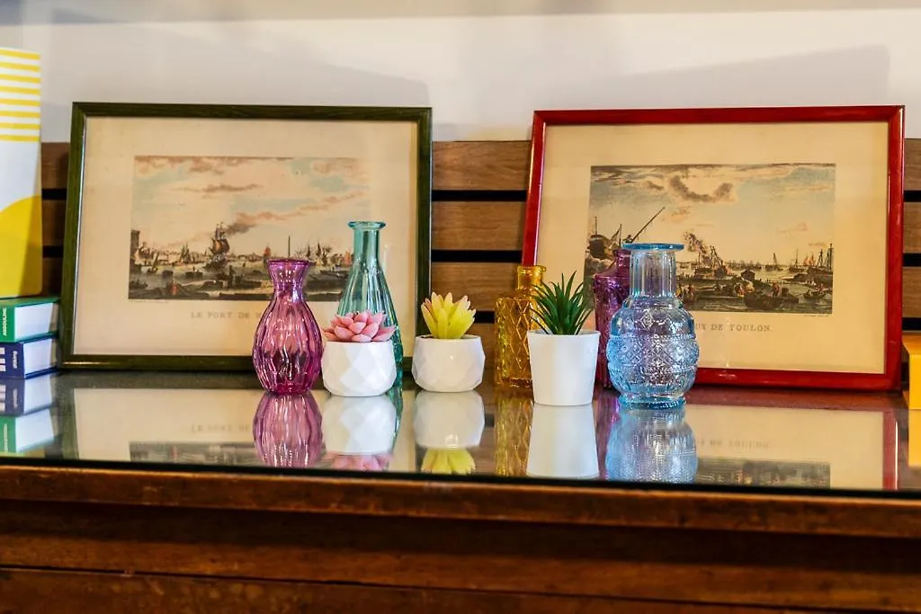 Appartement Artistique Pour 4 Au Coeur Du Panier Marseille France